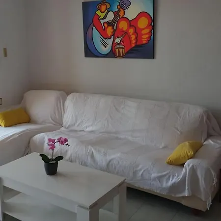Magnifico Bajo Con Jardin Al Lado De La Playa