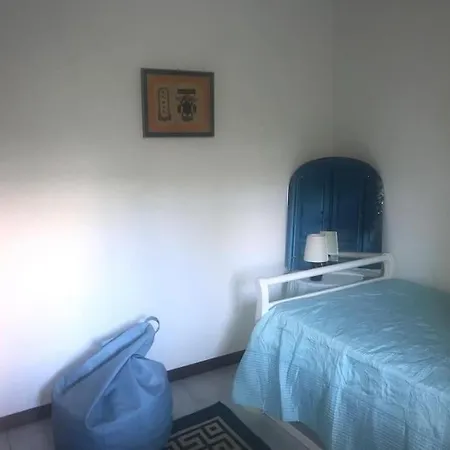Magnifico Bajo Con Jardin Al Lado De La Playa *