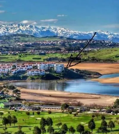 Magnifico Bajo Con Jardin Al Lado De La Playa *